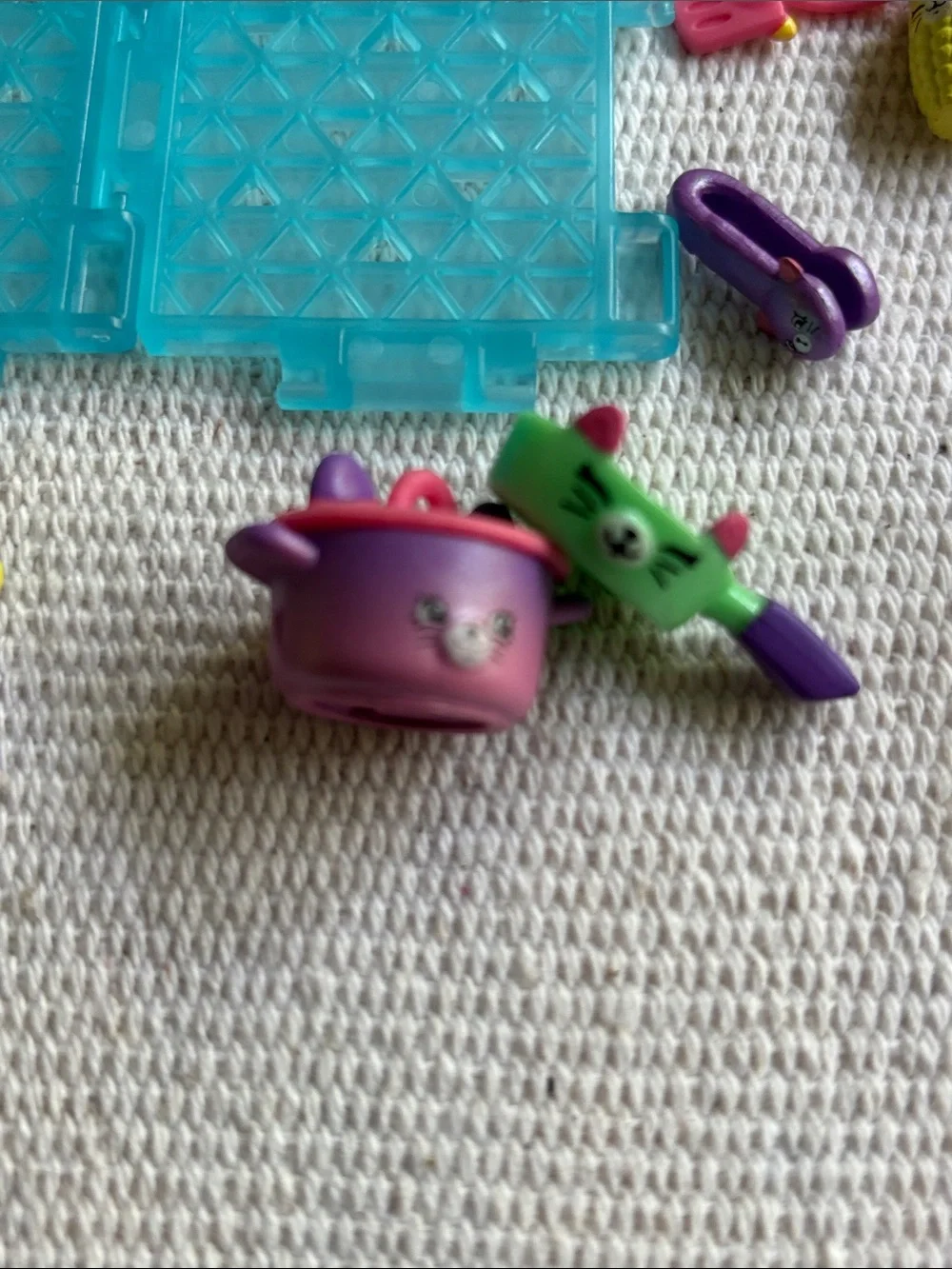 Shopkins Happy Places Series 3 Gourmet Kitty Kitchen & Spaghetti Sue